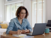 https://www.lemediasocial-emploi.fr/media/cache/articles_thumbnail/uploads/images/articles-small/61b0d9bd6ddc5_Conseils_Cinq conseils salons emploi virtuels v2.jpeg